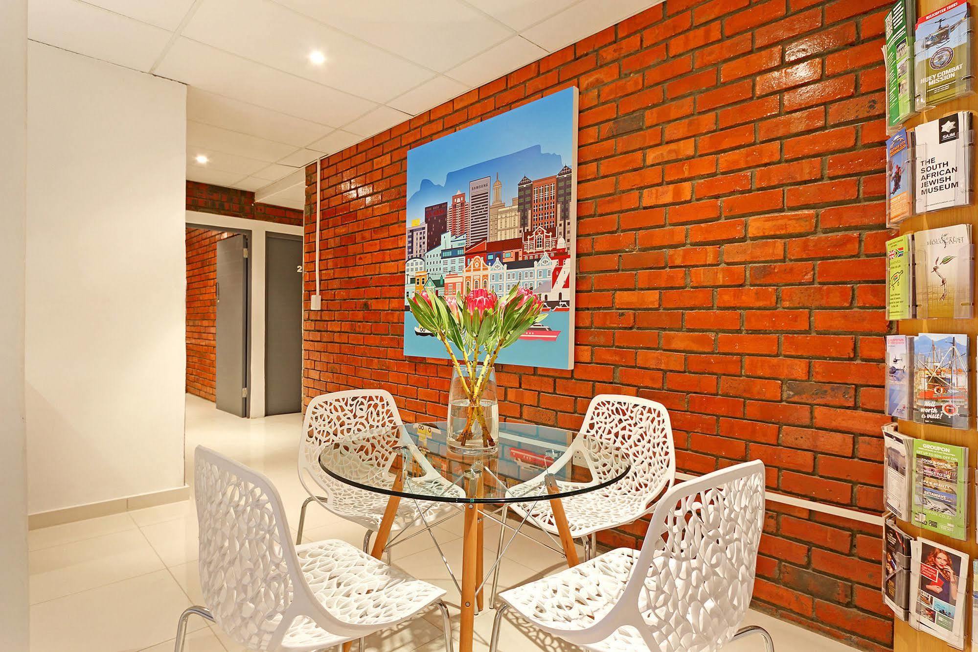 Happy Rhino Hotel Cape Town Exterior photo